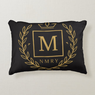 "Royal NMKY Emblem – Monogram M Crest Design" Prydnadskudde