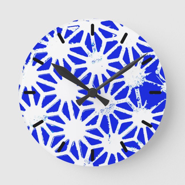 Royalets blå geometriska mönster rund klocka (Framsida)