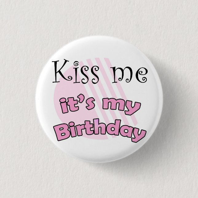 Roze Kiss me it's my Birthday Knapp (Framsida)
