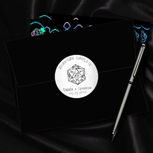 RPG Äventyr slutfört   Klassiskt tabellop Dice Runt Klistermärke