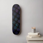 RPG Dice | Nebula Fantasy Retro Tabletop PnP Gamer Mini Skateboard Bräda 18,5 Cm<br><div class="desc">Det är GAME ON! Så välj ditt vapen och rullningsinitiativ.. En novelty GEEK CHIC gamer bröllop/party, dekorfärg och presenttema perfekt för alla old school-bordsbord, RPG-pennor och papper (PnP) fantasyrollspelare med en 20-sidig polyhedraldice med en naturlig 20-roll för den rollande magiska guideslagret för drakar eller dungemästare (DM/GM) i din liv! För...</div>