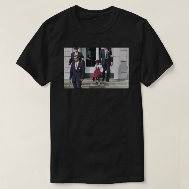 Ruby Bridges, eskorterad av U.S. Marshals för att  T Shirt (Design framsida)