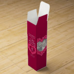 Ruby bröllop-jubileumsfoto vin box vinlåda<br><div class="desc">40:e Ruby-årsdagen av gåva till vin eller spritbox. Vackra rubies i hjärtan på rött med fotosteneffektmall Ruby Bröllop-årsjubileet vin boxförpackning. Anpassa med dina egna mottagare, information om namn eller släktingar och foto. 40-årsdagen förknippas traditionellt med ruby. För närvarande läser man Grattisar Melanie & Richard på Ruby Bröllop-årsdagen plus årsdagen och...</div>
