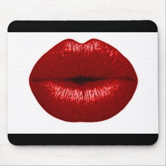 RUBY RED LIPSTICK MAKEUP BEAUTY MODE SALON LÄPPAR MUSMATTA