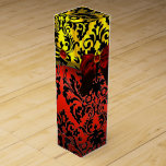 RUBY RED RIBBON, BLACK GULD ART NOUVEAU DAMASK PRESENTASK FÖR VINFLASKA<br><div class="desc">Elegant guld-presentlåda med pulserande 3D-röd ruby-gemstone, klassig, unik Art nouveau-damm, enkelt anpassade med din text och initialer som en bröllop-ceremoni, nuptialt meddelande, söt 16 , spara-till-datum, tack, babyduschar, möhippor, quinceanera-födelsedagsfester, Bat mitzvah, romantiska förlovning duschar, jul, helgdag , kontor, familjeåterunioner, nya år kväll, årsdagar, fester, firande, konsert, skäl eller vad som...</div>