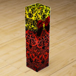RUBY RED RIBBON, BLACK GULD ART NOUVEAU DAMASK VINLÅDA<br><div class="desc">Elegant guld-gultens presentlåda med pulserande 3D-röd ruby-gemstone,  klassig,  unik Art nouveau-damm,  lätt anpassade med din text för bröllop vin,  nuptialgåva,  söt 16, babyduschar, möhippor, quinceanera-födelsedagsfester, Bat mitzvah,  romantiska förlovning duschar,  jul,  helgdag,  kontor,  familjeåterförening, nytt års kväll,  dagar Mässor,  skola firande eller vad som helst.</div>