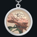 Ruby Röd ros med vita accenter Silverpläterat Halsband<br><div class="desc">En Chariklia Zarris-original,  den här ruby röd ros sträcker sig mot ett ljus som tänder dess petaler. Är det sol som lyser på ro eller ett artificiellt ljus? Ett underbart biet för att starta konstsamlingen!</div>