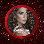 Ruby Shine Skönhetstävling Button Knapp<br><div class="desc">Låt din skönhetstävling skina! Ladda upp fotot och ange namn och skönhetstävling för att skapa den ultimata fläkt-knappen för skönhetstävlingar.</div>