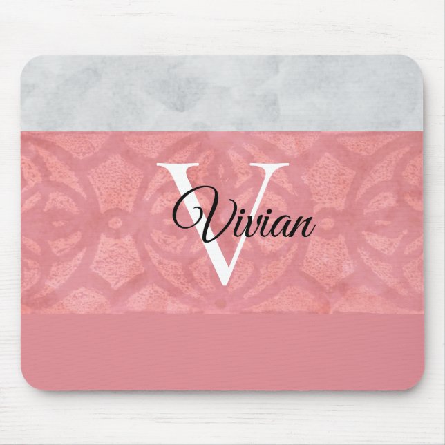 Ruddy Rosa Batik and Grått Watercolor Monogrammad Musmatta (Framsidan)