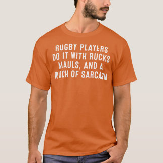 Rugby-spelare gör det med rucks mauls och en röra t shirt