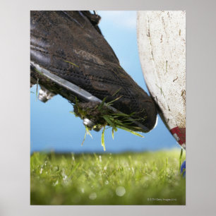 Rugby-spelare som sparkar boll från borgen. poster