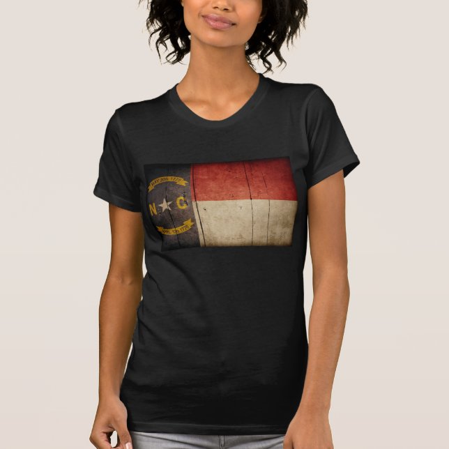 Ruged Wood North Carolina Flagga T Shirt (Framsida)