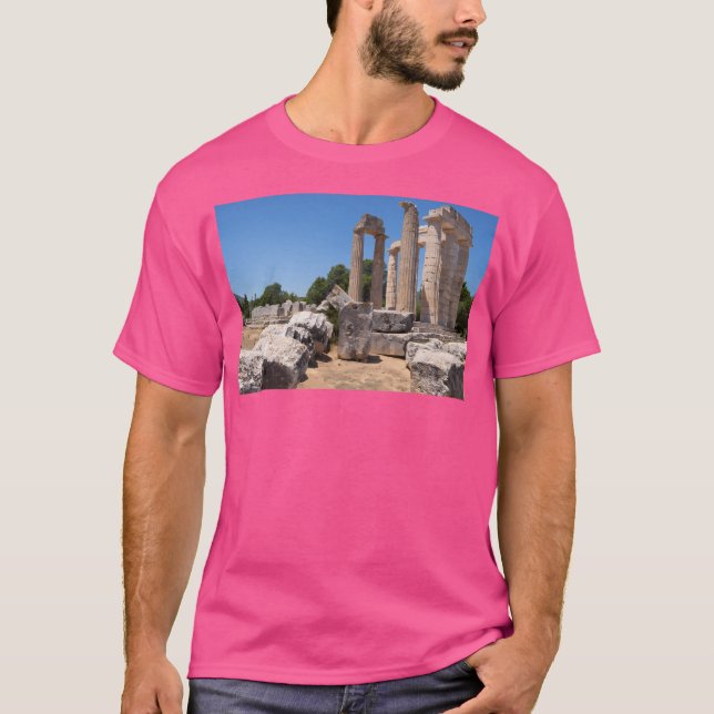 Ruins in i Nemea Greece. T Shirt (Framsida)