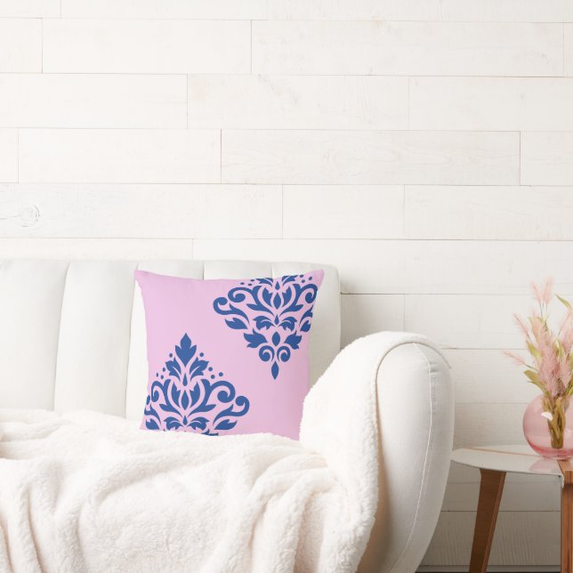Rulla Damask Art I Blue på Rosa Kudde (Soffa)