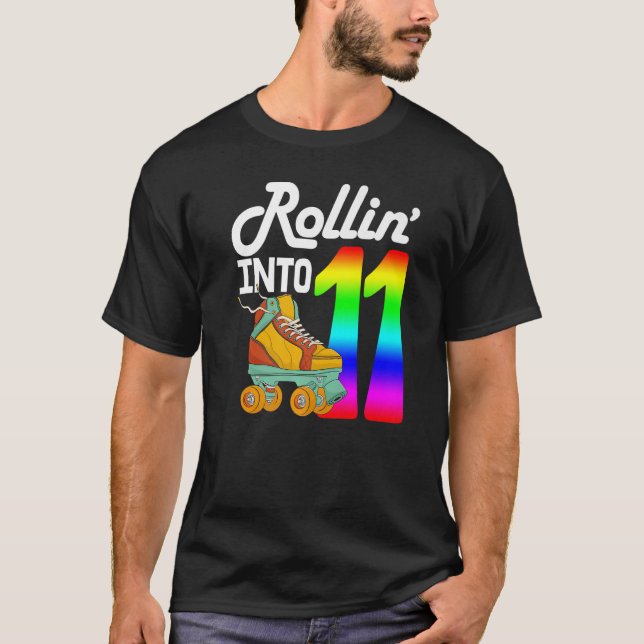 Rullande in i 11 Kvinnor som rullar på rullande sk T Shirt (Framsida)