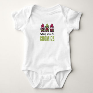 Rullande med Gnomies Baby-dräkten T Shirt