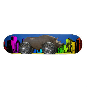Rullande på 22' s [noshörningen] old school skateboard bräda 21,6 cm