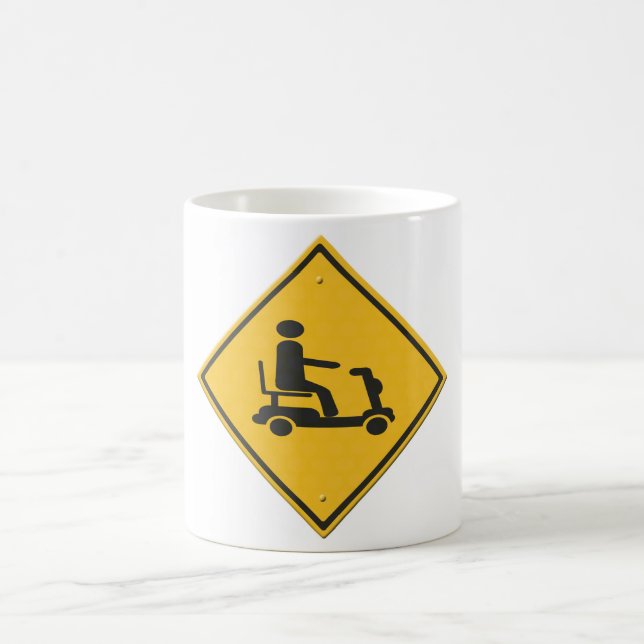 rullstolsscooter.  kaffemugg (Center)