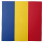 Rumänska Flagga (Rumänien) Kakelplatta<br><div class="desc">Denna utformning präglas av Rumäniens nationella flagga, som är ett land som ligger vid korsningen mellan Central-, Östra- och Sydosteuropa. Landet har landat gräns med Bulgarien söderut, Ukraina norr, Ungern i väster, Serbien i sydvästra delen och Moldavien i öster, inklusive öppnandet för Svarta havet. Rumäniens huvudstad och största stad är...</div>