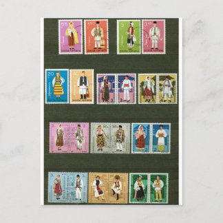 Rumänska folkdräkter på frimärke vykort