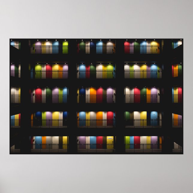 RUMMAR MED DÖRRAR AV ASSORTED-FÄRG POSTER (Framsidan)