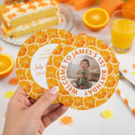 Rund anpassad fotofödelsedagsinbjudan med citrusmo julkort