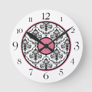 Rund klocka för rosa Black & White Damask-Elegant