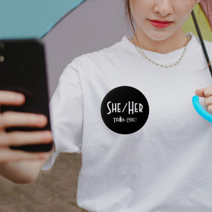 Rund knapp för SHE/HER-Chic