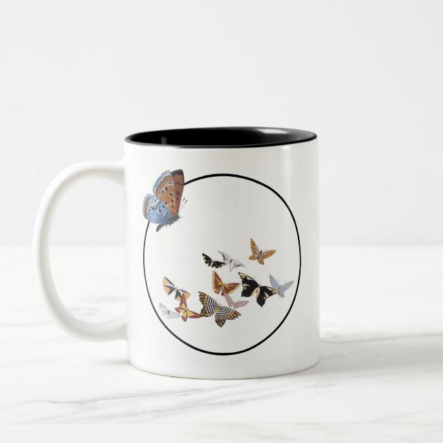 Rund ram med fjärilar  Två-Tonad mugg (Vänster)