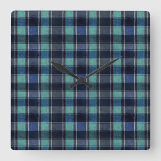 Rund väggklocka med teal och marinblå tartan-rutig