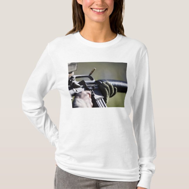 Rundflugor från kammaren i M-16A2 T Shirt (Framsida)