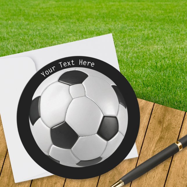 Rundfotboll - Anpassningsbar, modern text Julkort (A round postcard with black and white classic soccer ball design and custom text)
