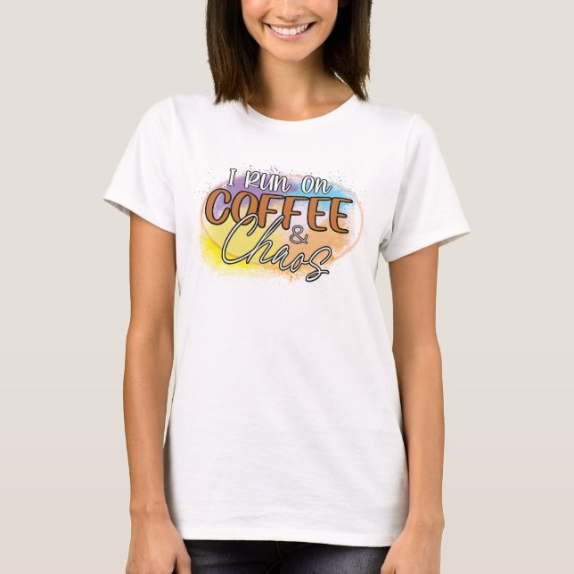 Running on Caffeine and Chaos  T Shirt (Framsida)