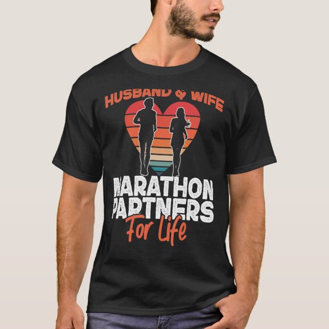 Running Springer Halva Marathon Bröllop Giftermål  T Shirt (Framsida)