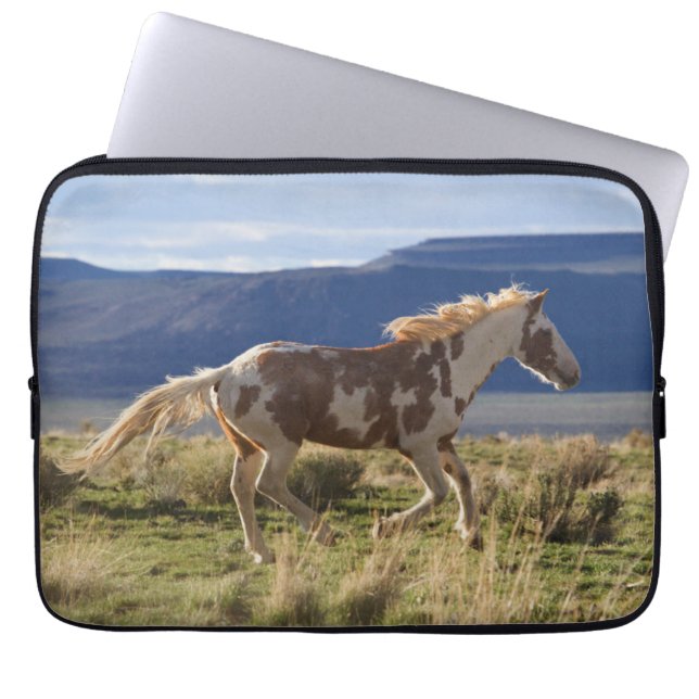 Running Stallion, Steens Mountains, Oregon Laptop Fodral (Framsidan)