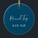 Runt bästa Texas-namn Julgransprydnad Keramik<br><div class="desc">Round Top,  en stad med 90 medlemmar,  blir en shoppingdröm två gånger om året när säljare från världen runt har börjat sälja sina varor.   Färger är anpassade.</div>