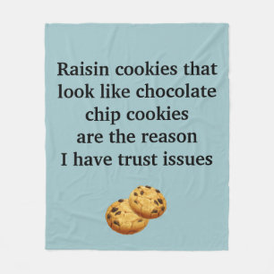Russincookies ser ut som chokladchips Misstro Fleecefilt