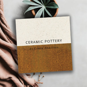 RUST OCHRE CERAMISK POTTERI GLASERAD SPECKELLT STR FYRKANTIGT VISITKORT