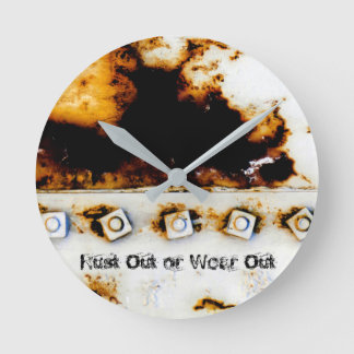"Rust Out or Wear Out" Rust Art - Cool Fun Unique Rund Klocka