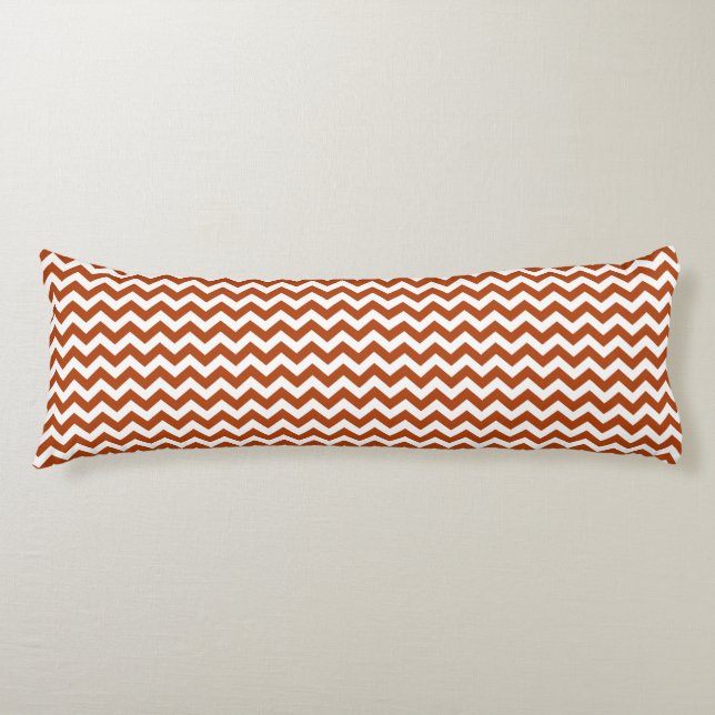 Rust Red Safari Chevron Kroppskudde (Framsidan)