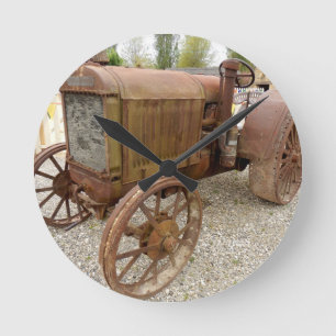 Rustad vintage-traktor rund klocka
