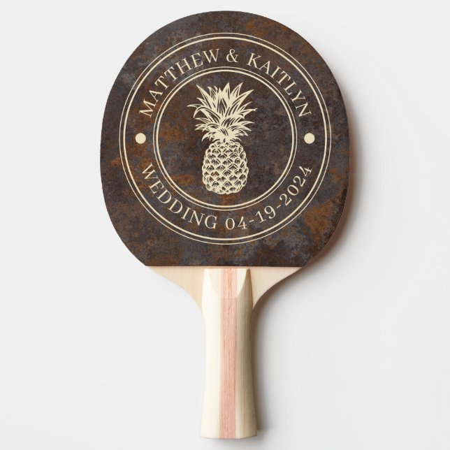 Rusted Metal Sheet Pineapple Wedding Crest & Names Pingisracket (Framsidan)