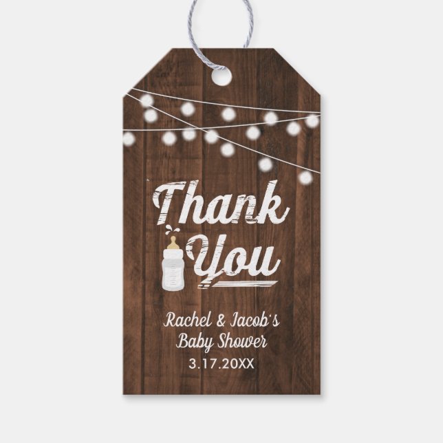 Rustic A Baby håller på att blåsa babyskor Presentetikett (Framsidan)