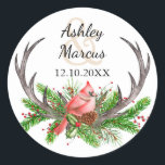 Rustic Antlers Boho Woodland Winter Runt Klistermärke<br><div class="desc">Med den vackra rustic boho stil har bröllop-dekalen hjort horn som är vackert förskönad med vinter,  bär och en vacker röd kardinal. Ersätt exempeltexten med din information. Det här klistermärket gör ett vackert val för bröllopsfavörer,  korrespondens med mera.</div>