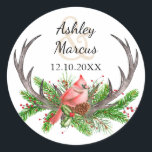 Rustic Antlers Boho Woodland Winter Runt Klistermärke<br><div class="desc">Med den vackra rustic boho stil har bröllop-dekalen hjort horn som är vackert förskönad med vinter,  bär och en vacker röd kardinal. Ersätt exempeltexten med din information. Det här klistermärket gör ett vackert val för bröllopsfavörer,  korrespondens med mera.</div>