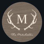 Rustic Antlers Helgdag Sticker Runt Klistermärke<br><div class="desc">Våra moderna och chic personlig-klistermärken kan användas som kuvertförseglingar,  presentmärken,  märkre,  plagg,  etiketter med mera. Möjligheterna är oändliga,  så gå vidare och använda dem kreativt. Finns i andra färg. Anpassningsbar färg finns också tillgänglig på begäran.</div>