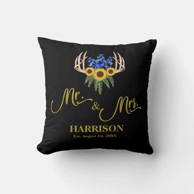 Rustic Antlers Mr. och Lastname Newlyged Gift Kudde (Framsida)
