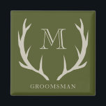 Rustic Army Grönt Antler Anpassningsbar Marskalkar Magnet<br><div class="desc">Vi presenterar våra marskalkars magnet, en unik och praktisk gåva till din bröllopsfest. Den här magneten är uppbyggd med omsorg och uppmärksamhet på detaljer och har en snyggt som är utformad med en smula elegans. Arméns grönt, parad med mjuka, orangefärgade antler och personlig monogram initialer, ger en personlig vid dina...</div>