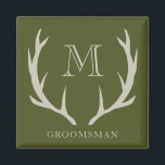Rustic Army Grönt Antler Anpassningsbar Marskalkar Magnet<br><div class="desc">Vi presenterar våra marskalkars magnet, en unik och praktisk gåva till din bröllopsfest. Den här magneten är uppbyggd med omsorg och uppmärksamhet på detaljer och har en snyggt som är utformad med en smula elegans. Arméns grönt, parad med mjuka, orangefärgade antler och personlig monogram initialer, ger en personlig vid dina...</div>