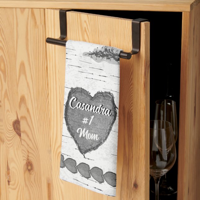 Rustic Aspen Bark Wood Carved Heart #1 Mamma Namn Kökshandduk (Thirds Fold)